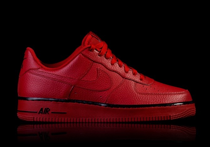 NIKE AIR FORCE 1 '07 GYM RED