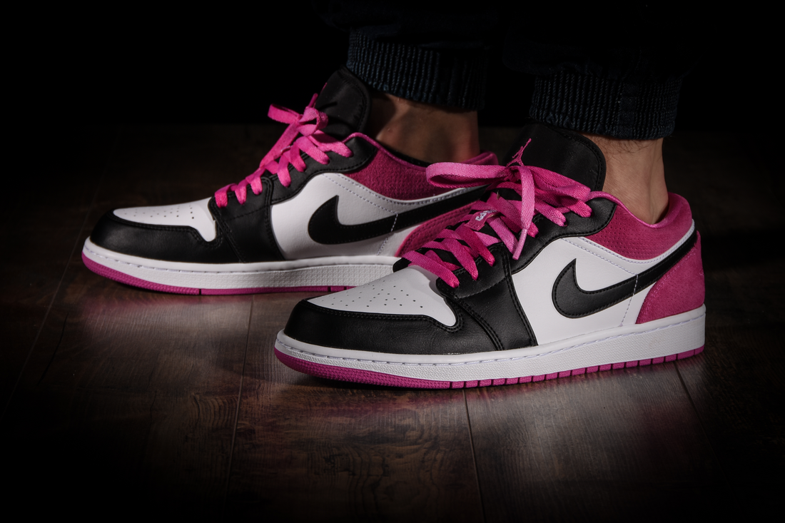 NIKE AIR JORDAN 1 RETRO LOW SE BLACK ACTIVE FUCHSIA