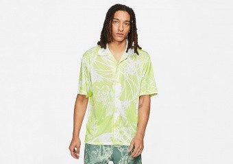 NIKE AIR JORDAN FLIGHT PRINTED SHORT SLEEVE BUTTON DOWN LIMELIGHT