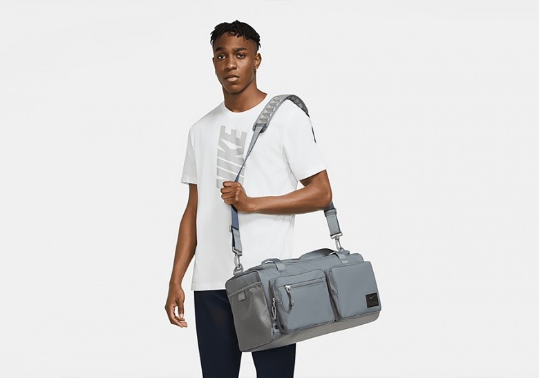 NIKE UTILITY POWER DUFFEL BAG (SMALL, 31L) SMOKE GREY