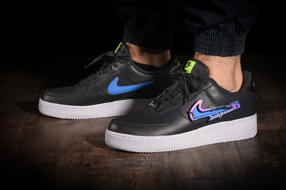 NIKE AIR FORCE 1 LOW PREMIUM CARABINER BLACK WHITE