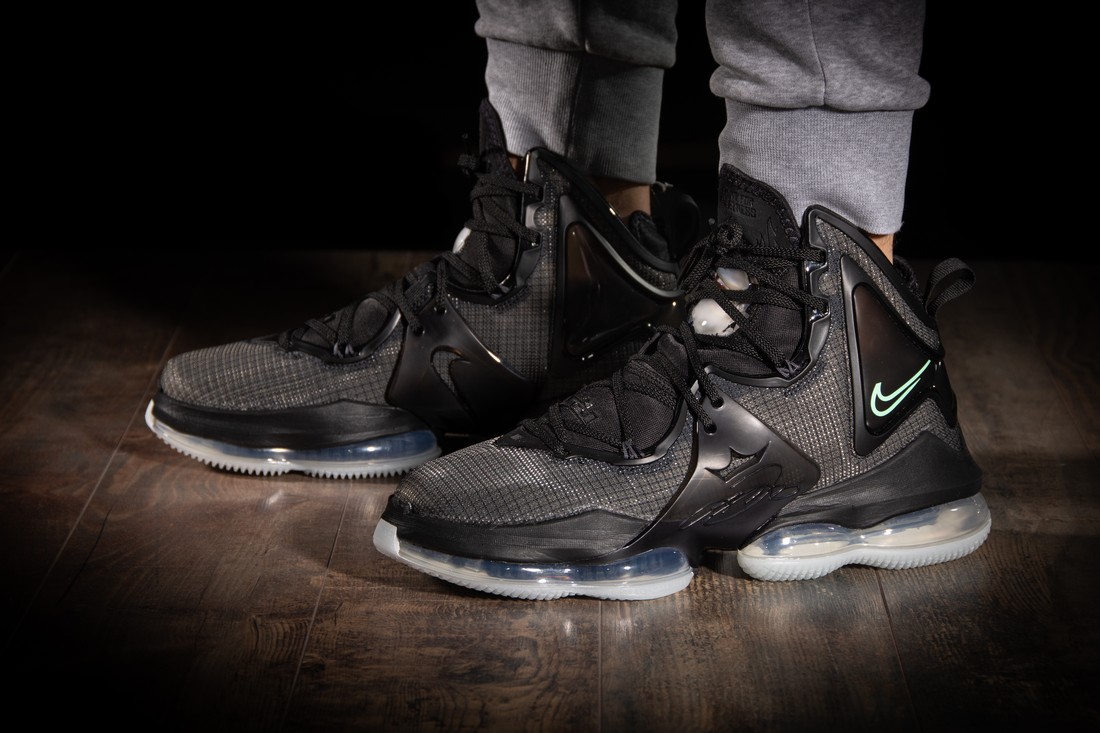 NIKE LEBRON 19 BLACK GREEN GLOW